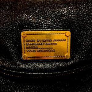 Marc Jacob’s cross body black leather bag